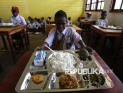 TNI Sebut Warga Intan Jaya Papua Antusias Sambut Makan Bergizi Gratis