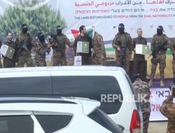 Momen Langka Abadikan Tentara Israel Cium Kepala 2 Pejuang Hamas