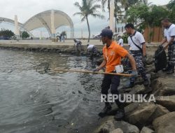 Manajemen Terus Berupaya Atasi Kiriman Sampah Laut di Ancol