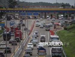 Kepolisian Berlakukan Contraflow di Tol Semarang-Batang