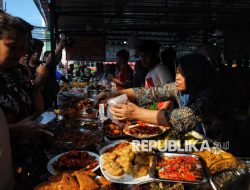 Berburu Makanan untuk Berbuka Puasa di Pasar Takjil Benhil