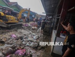 Alat Berat Dikerahkan untuk Bersihkan Sisa Banjir di Bojong Kulur