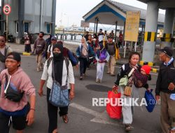 Hindari Penumpukan Penumpang, Warga Pilih Mudik Lebih Awal di Pelabuhan Ketapang