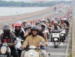 Kendaraan Roda Dua Padati Jembatan Suramadu
