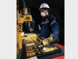 Harga Emas Antam di Awal Pekan Naik Rp 7.000 per Gram