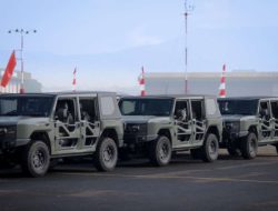 Menhan Serahkan Maung MV3 Buatan Pindad Kepada TNI dan Polri