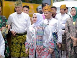 Pulang Dari Pelantikan dan Retreat, Bupati Kasmarni Disambut Meriah di Bumi Lancang Kuning