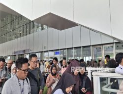Jelang Lebaran 2025, Stasiun Whoosh Padalarang Dipadati Penumpang