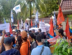 KSPI Demo Pencairan THR di Rumah Bos Sritex: Kalau Rp 25 Miliar tak akan Jatuh Miskin!
