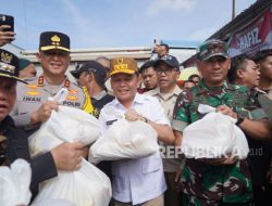 Kunker ke Sampit, Gubernur Kalteng Pantau Layanan Mudik Hingga Harga Bahan Pokok