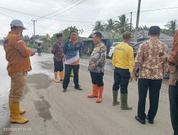 Upaya Atasi Banjir, Bupati Rohil Tinjau Tiga Titik Normalisasi Parit Pembuangan Air