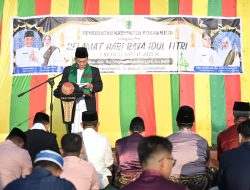 Bupati Rohil H. Bistamam dan Keluarga Sholat IdulFitri 1446 H di Lapangan Perteba Bagansiapiapi