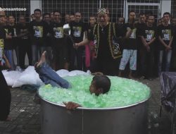 Kejadian tak Terduga Saat ODGJ Nyebur ke Takjil yang Dibuat Bobon Santoso