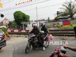 KAI Wanti-Wanti Soal Bahaya Terjebak Kemacetan di Tengah Perlintasan Kereta