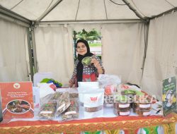 Ramaikan Bazaar Ramadhan Republika, Uni Liza Sumringah Jajanannya Dibeli Menteri BUMN