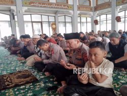 Kapolres Indramayu Sampaikan Pesan Kamtibmas kepada Jamaah Shalat Jumat