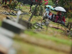 Agar Mendapat Keutamaan, Perhatikan Adab Ziarah Kubur Ini