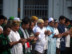 Mengapa Qunut Nazilah Dilakukan Setelah Bangun dari Ruku Bukan Saat Sujud?