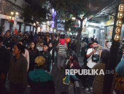 Libur Lebaran, Alun-Alun Bandung dan Jalan Braga Dipadati Wisatawan