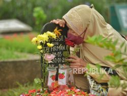 Pengunjung TPU Karet Bivak Lupa Lokasi Kuburan Kerabatnya
