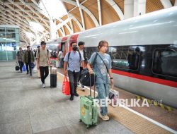 Puncak Arus Balik, 90 Persen Tiket Whoosh Ludes di Jam Keberangkatan Favorit