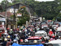Polisi Tutup Jalur Menuju Puncak dari Cianjur Antisipasi Macet Total