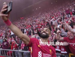 Mohamed Salah Sabet Gelar Pesepak Bola Terbaik Liga Inggris Versi Asosiasi Penulis Sepak Bola