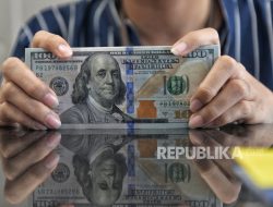 Rupiah Melemah, Pasar Masih Yakin Tarif Trump tak Akan Ditunda
