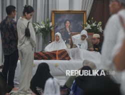 Suasana Haru Selimuti Rumah Duka Titiek Puspa