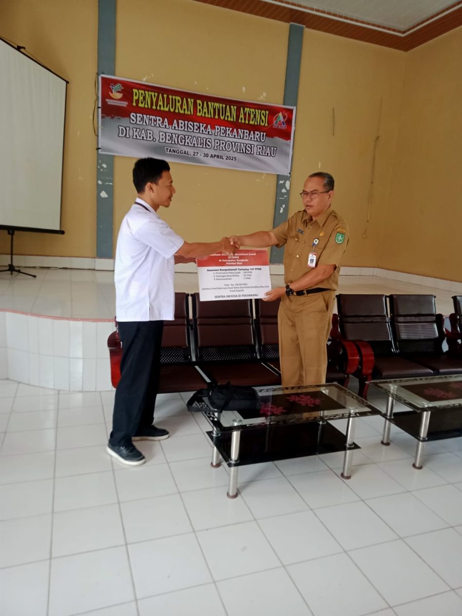Sentra Abiseka Kemensos RI Pekanbaru Salurkan Bantuan Atensi