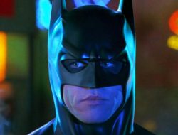Pemeran Batman Val Kilmer Meninggal Dunia Setelah Mengidap Pneumonia