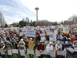 Hands Off! Donald Trump Dikepung Demonstrasi