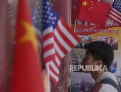 Perang Dagang: China Balas AS dengan Pungutan Tarif di Pelabuhan