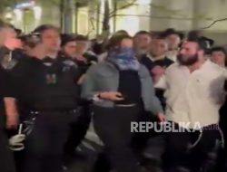 Wanita Yahudi Pembela Palestina Diserang Pendukung Zionis, NYPD Luncurkan Penyelidikan
