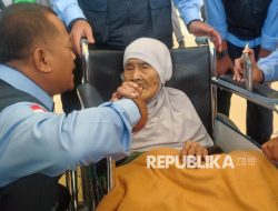 Alhamdulillah, Jamaah Haji Tertua Indonesia Tiba di Jeddah