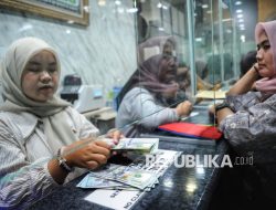 Rupiah Diperkirakan Menguat, Penurunan Rating Utang AS Jadi Faktor Pendorong