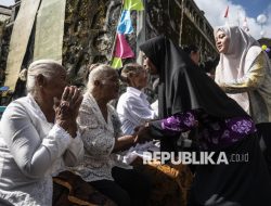 Indahnya Toleransi Beragama Warga Thekelan saat Perayaan Waisak