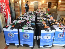 Petugas Haji Siaga 24 Jam Sisir Koper Jamaah