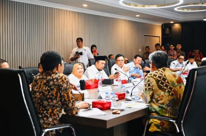 Bupati Kasmarni Sampaikan Potensi Kawasan Industri Buruk Bakul kepada Wamen Perindustrian Republik Indonesia