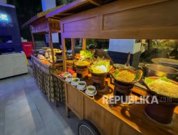 Angkringan Kimaya, Sensasi Kuliner Makanan Jawa di Pinggir Kolam Hotel Bintang Empat