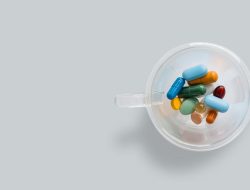 Jangan Ngopi Segera Setelah Minum Vitamin, Ini Efeknya Menurut Dokter