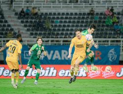 Semen Padang Curi Poin di Kandang Persebaya Pastikan PSIS Jadi Tim Pertama Terdegradasi