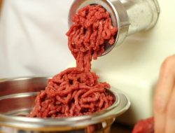 LPPOM: Titik Rawan Penggilingan Status Halal Daging yang Dibawa Pelanggan