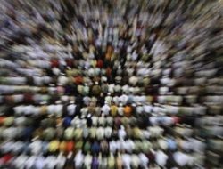 Mengapa Hanya Islam yang Diberi Embel-Embel Moderat?