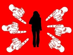 Viral Video Siswi SMP di Cirebon Jadi Korban Perundungan, Kepala Dipukul Berkali-kali