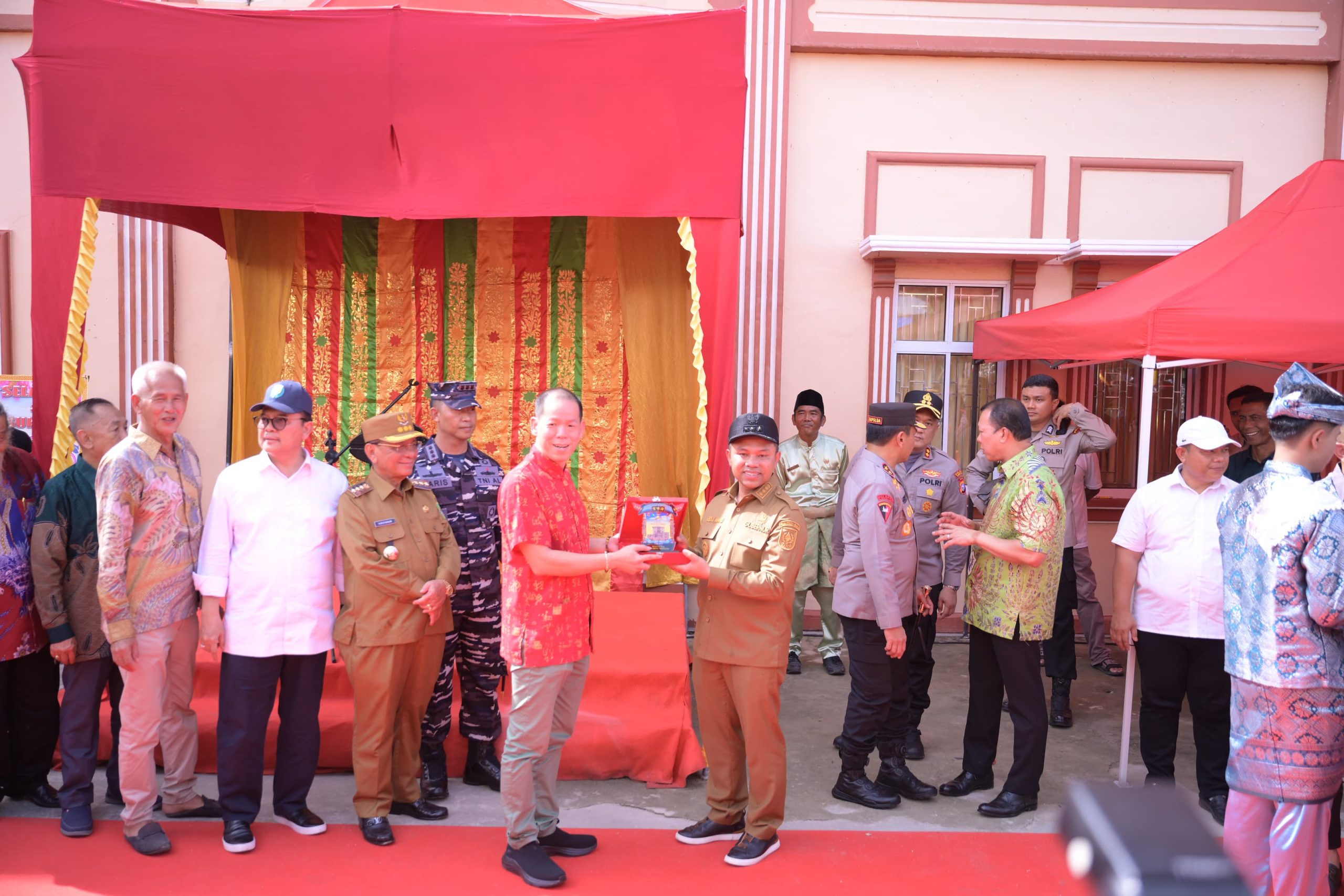Resmikan Mess Hai Cu King Sungai Bakau, Gubri Janji Akan Perjuangkan Pembangunan Jalan Lintas Sinaboi