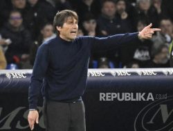 Conte Serukan Napoli Tetap Tenang Saat Perburuan Gelar Semakin Ketat