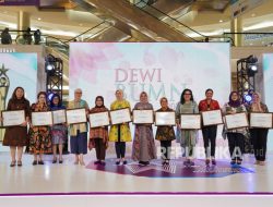 3 Direksi Srikandi TASPEN Sabet Penghargaan Dewi BUMN 2025