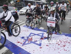 Puluhan Pesepeda Gelar Aksi Ride for Palestine