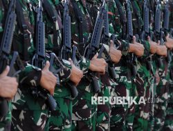 Kegigihan Prajurit TNI di Pedalaman: Bantu Bangun Huntara untuk Korban Erupsi Lewotobi